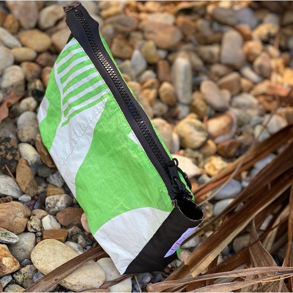 Upcycled kite pouch —> Repurposing kites for the goods🔥 - Picture 2 of 7